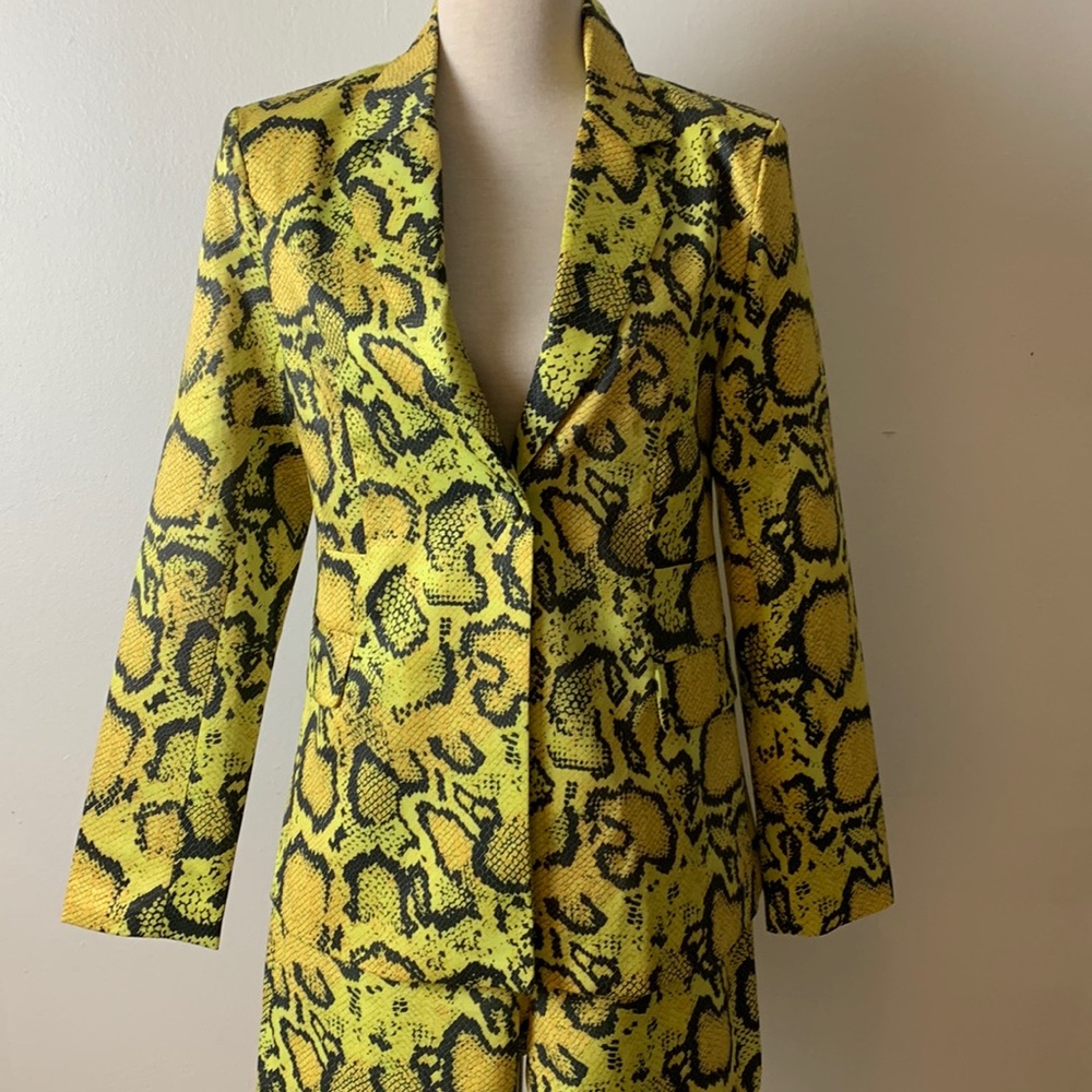 Must Haf Matching Suit Set Blazer and Pants